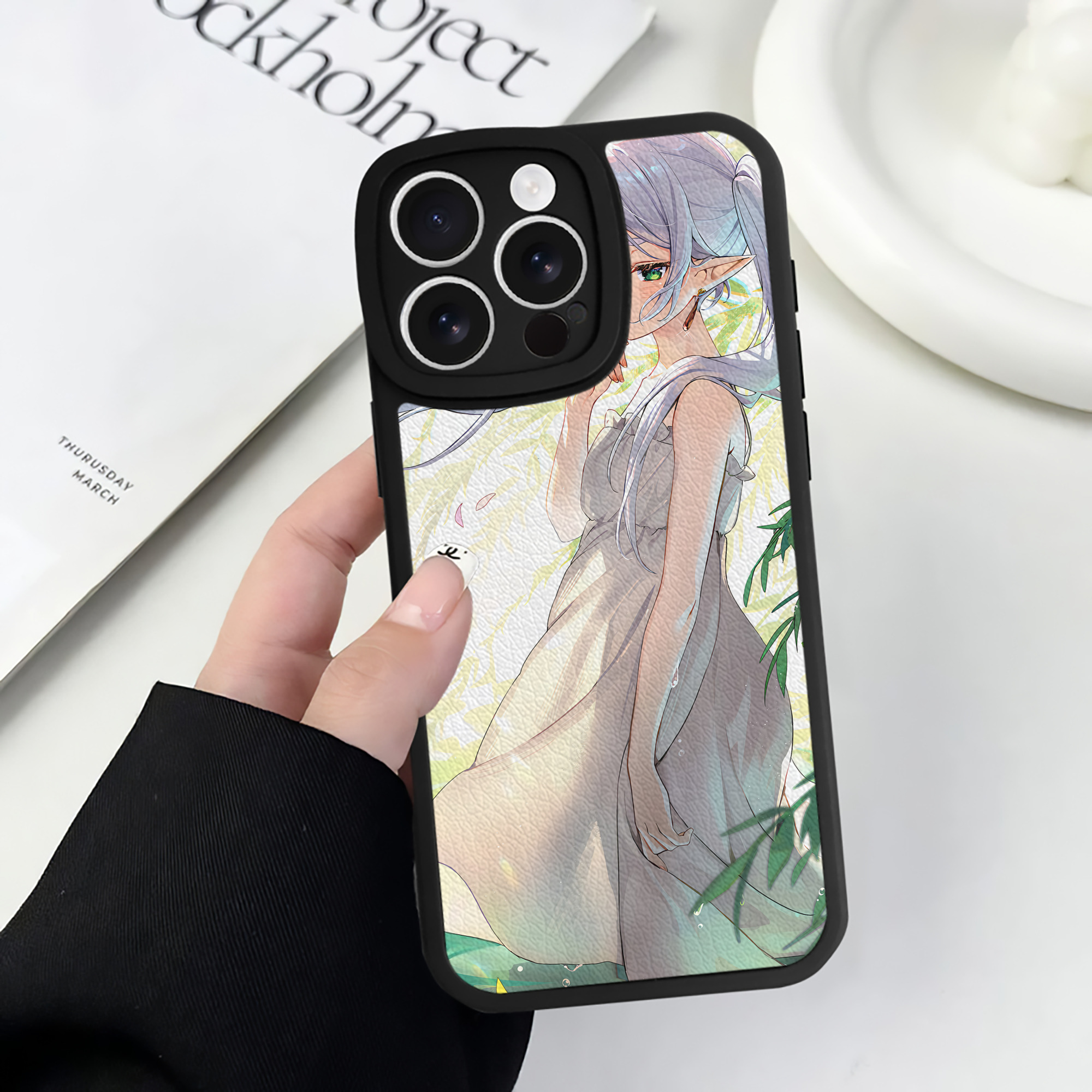 （画像用） 葬送のフリーレン Frieren 【iPhone 16シリーズ対応】シリコンスマホケース（レザー調） 材質：シリコン